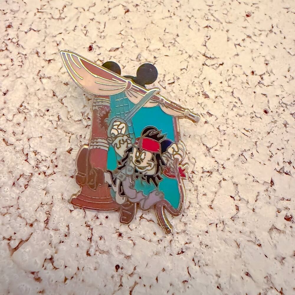 Disney Pin 68414 Pirates of the Caribbean Starter 2009 Mickey Captain Jack